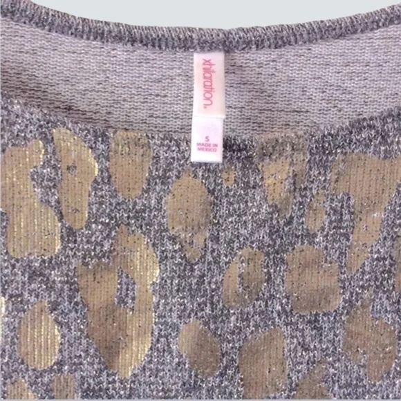 Gray /gold blouse. - Picture 5 of 5